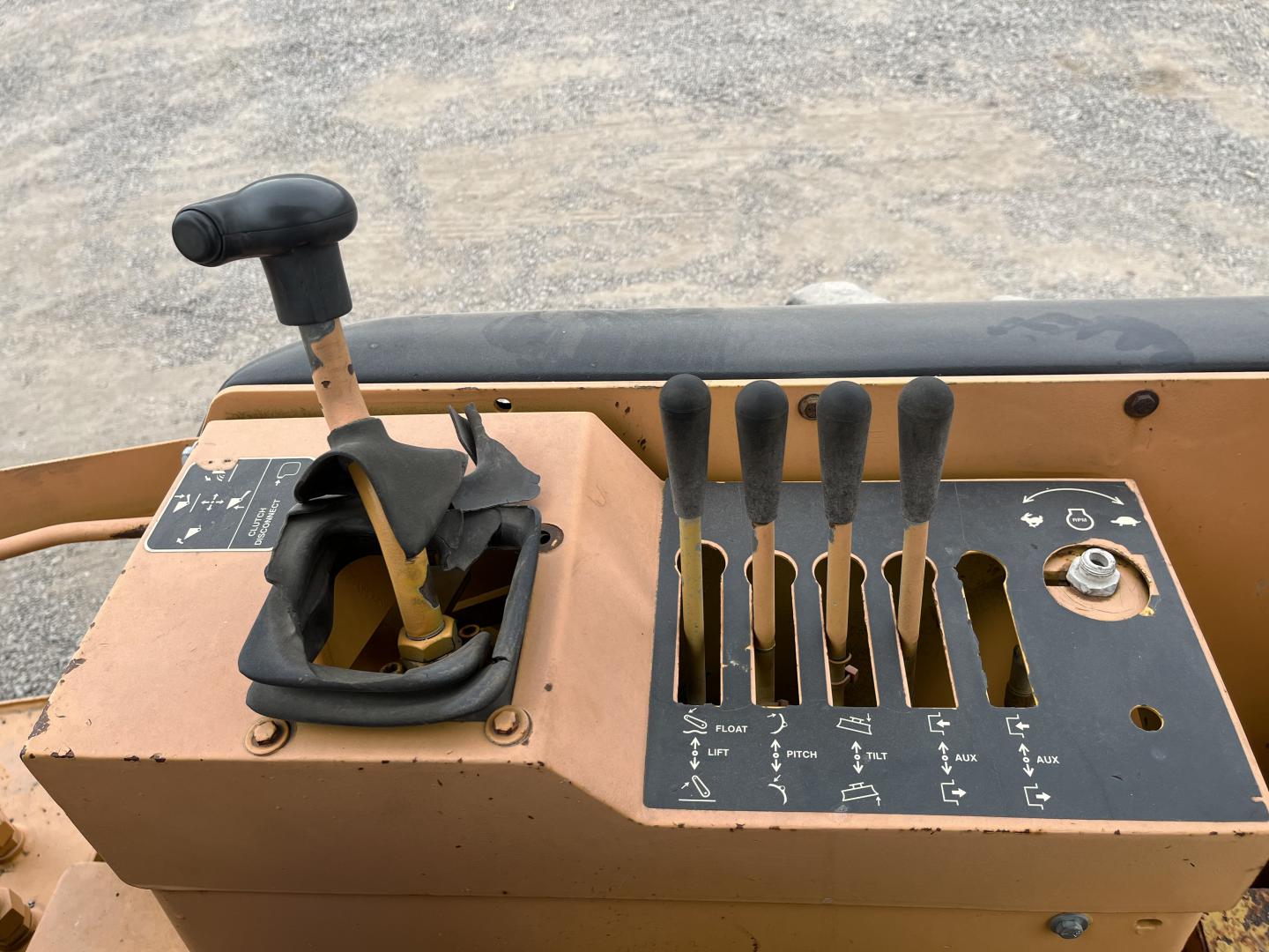 ./imagenes/INVOICE/2019/17260/CARGADOR CON ESCREPA JOHN DEERE 210LE (29).JPG